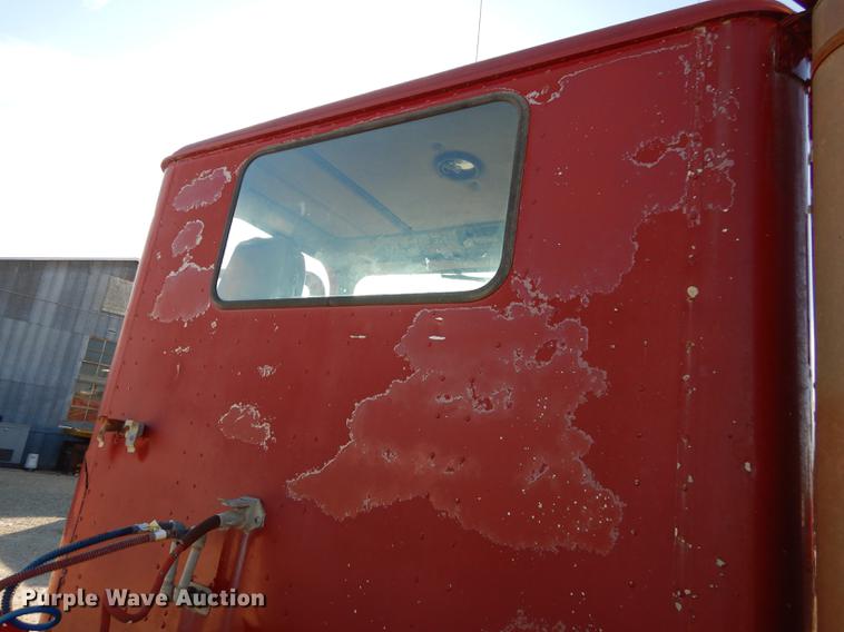 image for item K5835 1983 International Transtar 4300 semi truck