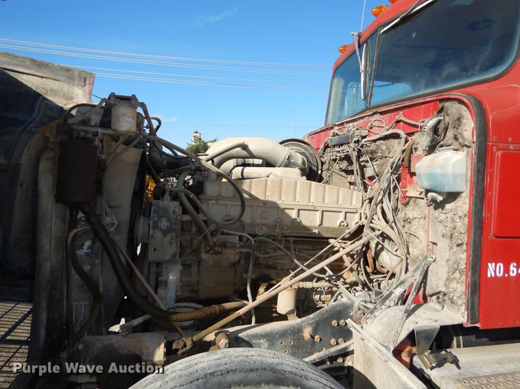 image for item K5835 1983 International Transtar 4300 semi truck