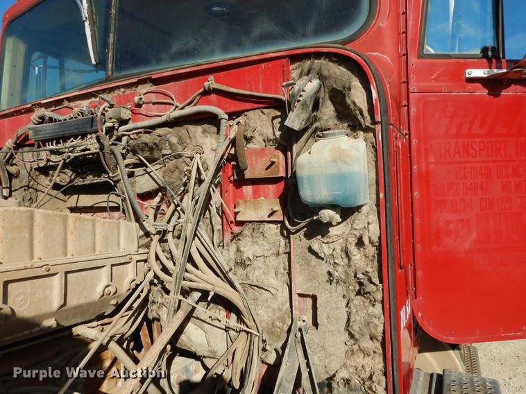 image for item K5835 1983 International Transtar 4300 semi truck