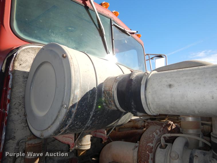 image for item K5835 1983 International Transtar 4300 semi truck