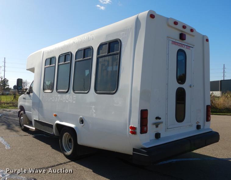 image for item K5848 2009 Ford E350 Super Duty shuttle bus