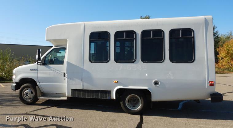 image for item K5848 2009 Ford E350 Super Duty shuttle bus