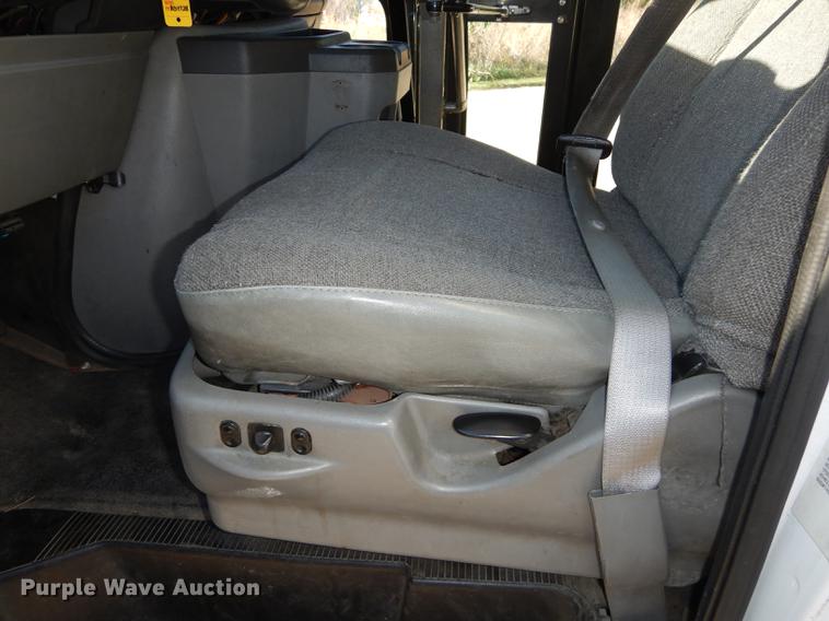 image for item K5848 2009 Ford E350 Super Duty shuttle bus