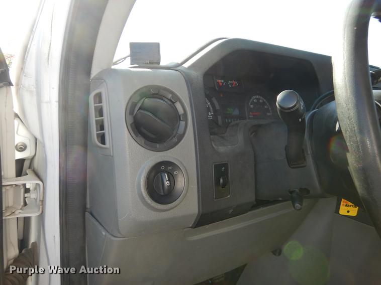 image for item K5848 2009 Ford E350 Super Duty shuttle bus