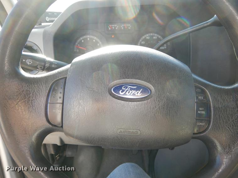 image for item K5848 2009 Ford E350 Super Duty shuttle bus