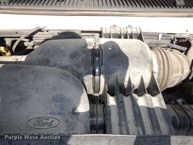 image for item K5848 2009 Ford E350 Super Duty shuttle bus