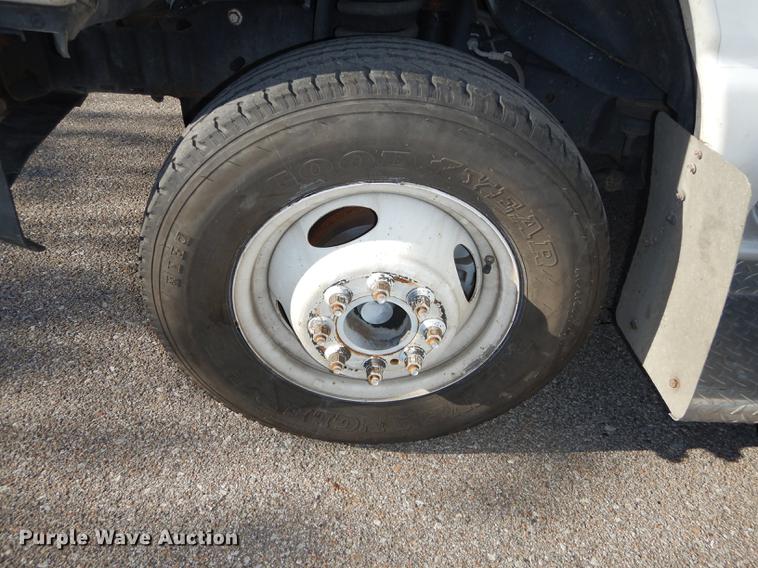 image for item K5848 2009 Ford E350 Super Duty shuttle bus