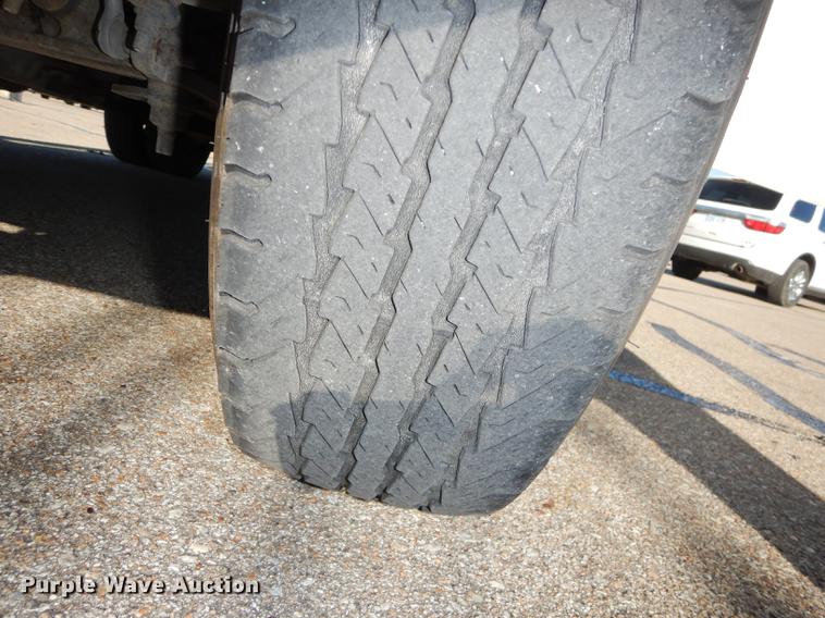 image for item K5848 2009 Ford E350 Super Duty shuttle bus