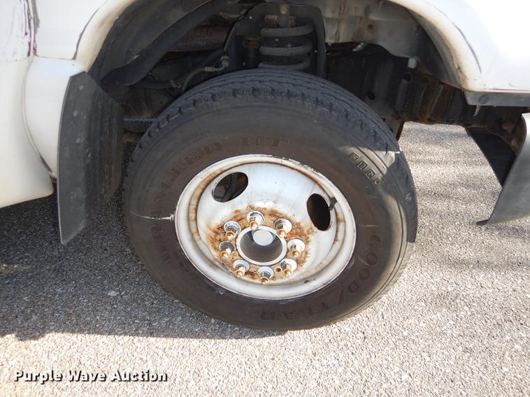 image for item K5848 2009 Ford E350 Super Duty shuttle bus