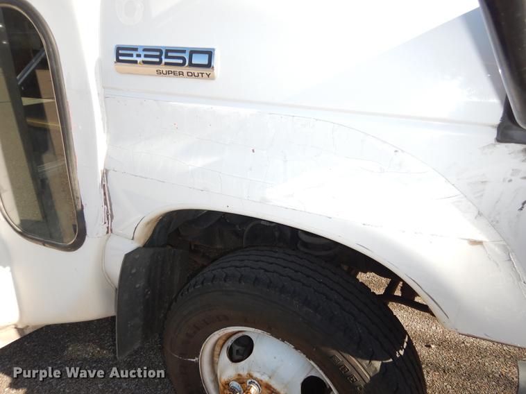 image for item K5848 2009 Ford E350 Super Duty shuttle bus