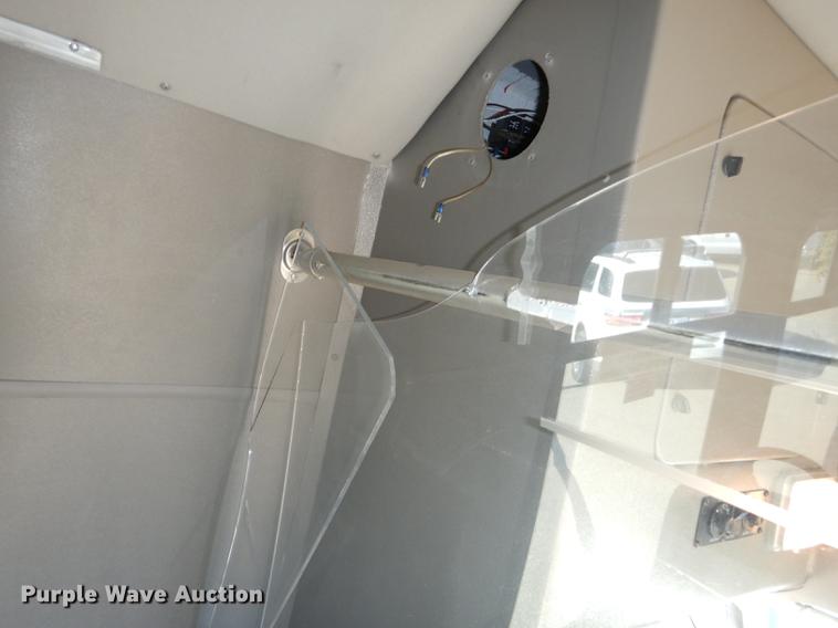 image for item K5848 2009 Ford E350 Super Duty shuttle bus