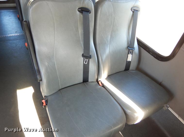 image for item K5848 2009 Ford E350 Super Duty shuttle bus