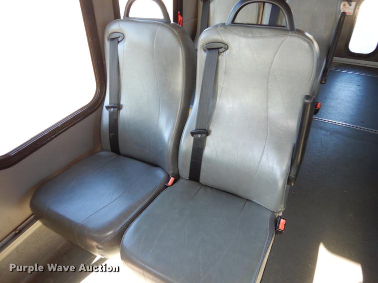 image for item K5848 2009 Ford E350 Super Duty shuttle bus