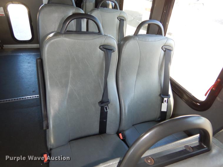 image for item K5848 2009 Ford E350 Super Duty shuttle bus