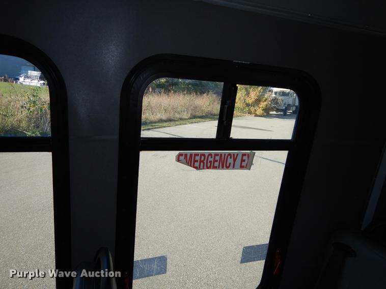 image for item K5848 2009 Ford E350 Super Duty shuttle bus