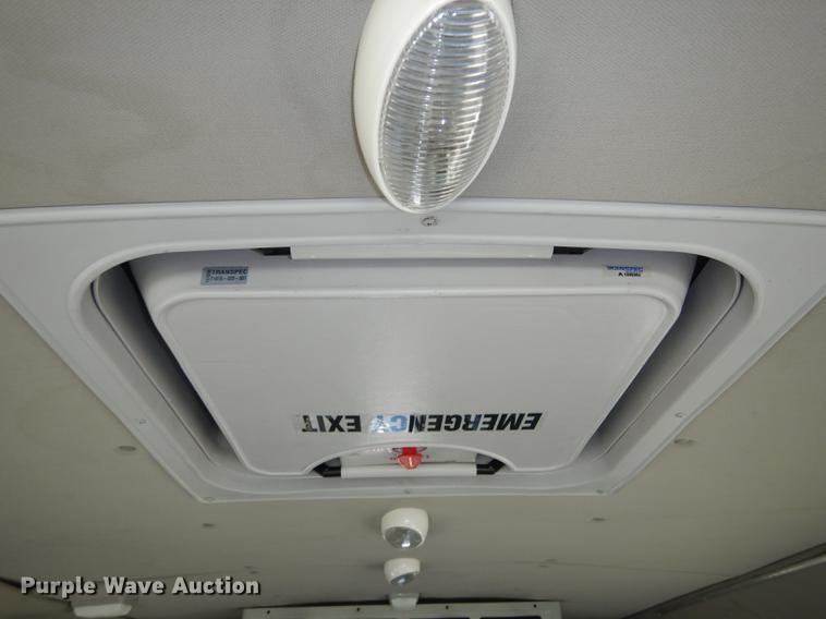 image for item K5848 2009 Ford E350 Super Duty shuttle bus