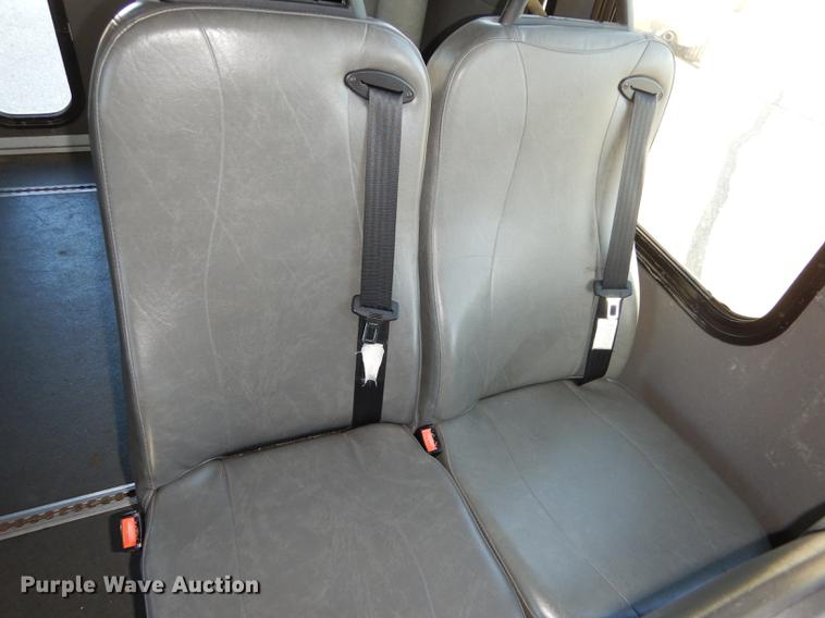 image for item K5848 2009 Ford E350 Super Duty shuttle bus