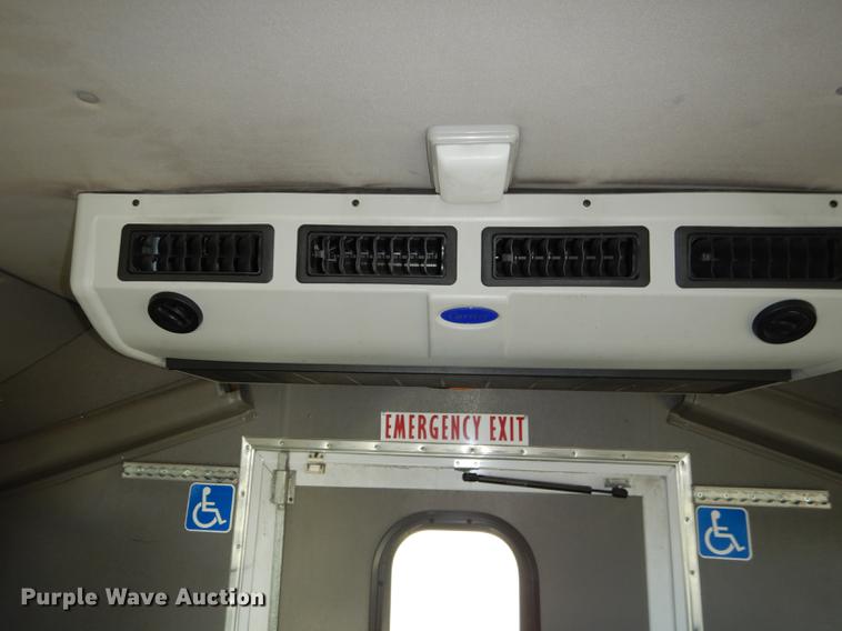 image for item K5848 2009 Ford E350 Super Duty shuttle bus