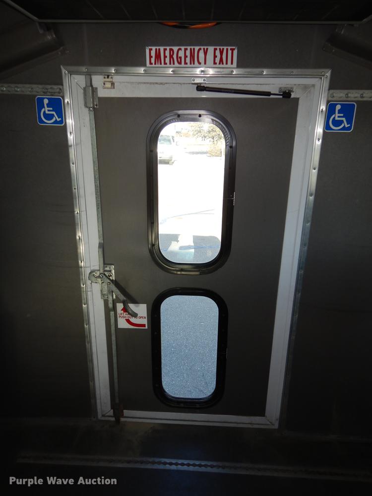 image for item K5848 2009 Ford E350 Super Duty shuttle bus