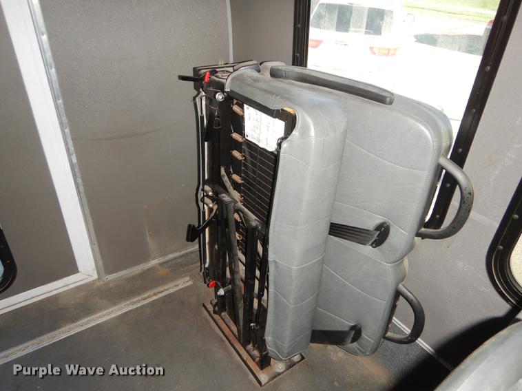 image for item K5848 2009 Ford E350 Super Duty shuttle bus