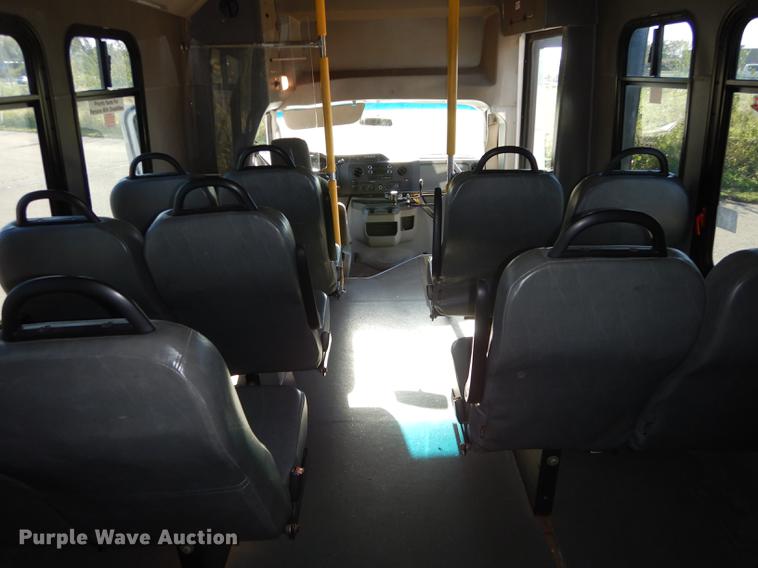 image for item K5848 2009 Ford E350 Super Duty shuttle bus