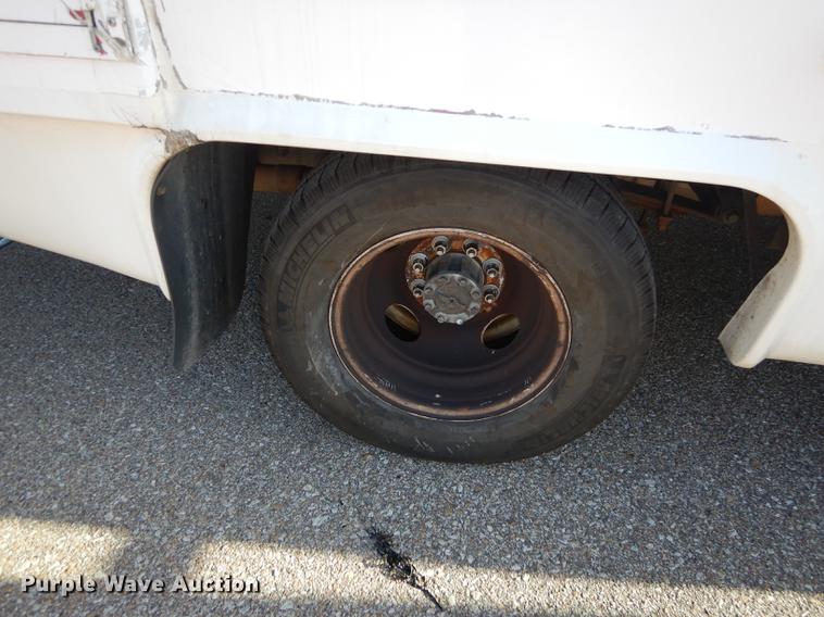 image for item K5848 2009 Ford E350 Super Duty shuttle bus