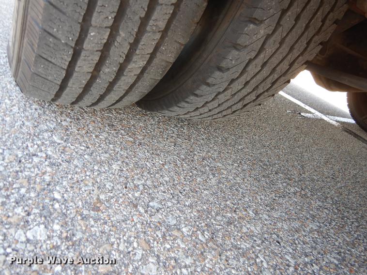 image for item K5848 2009 Ford E350 Super Duty shuttle bus