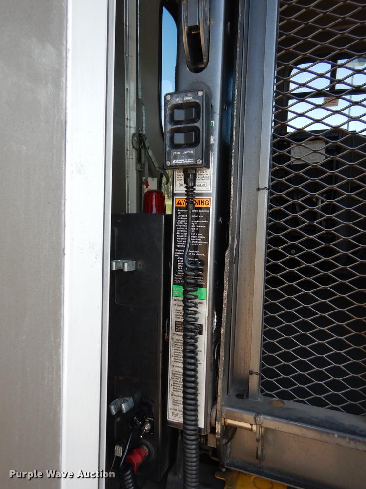 image for item K5848 2009 Ford E350 Super Duty shuttle bus