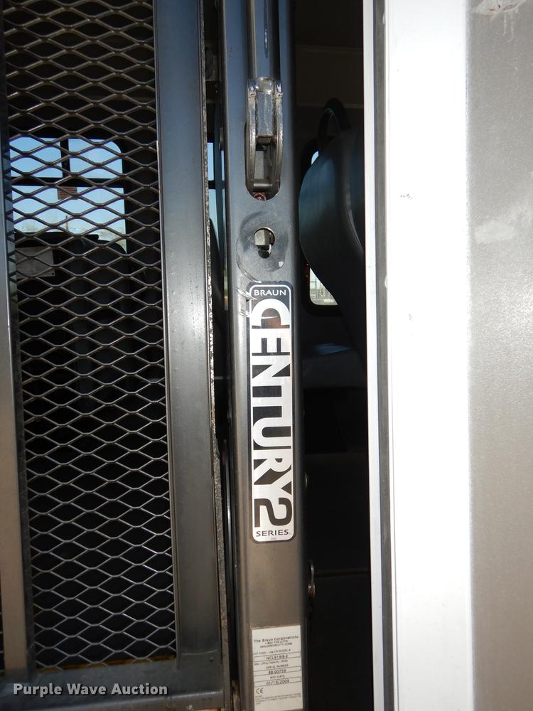 image for item K5848 2009 Ford E350 Super Duty shuttle bus