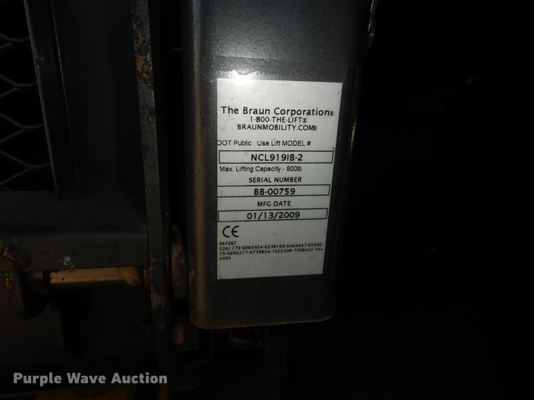 image for item K5848 2009 Ford E350 Super Duty shuttle bus