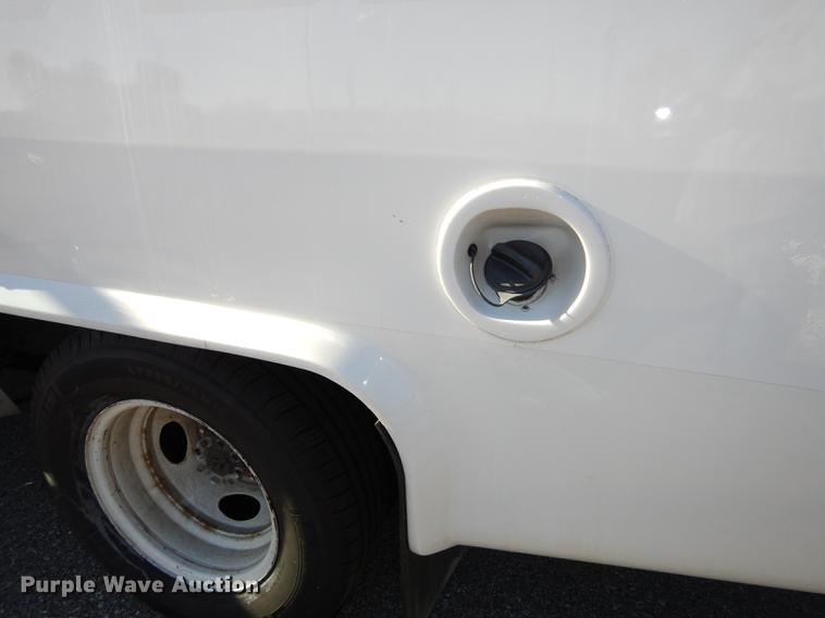 image for item K5848 2009 Ford E350 Super Duty shuttle bus