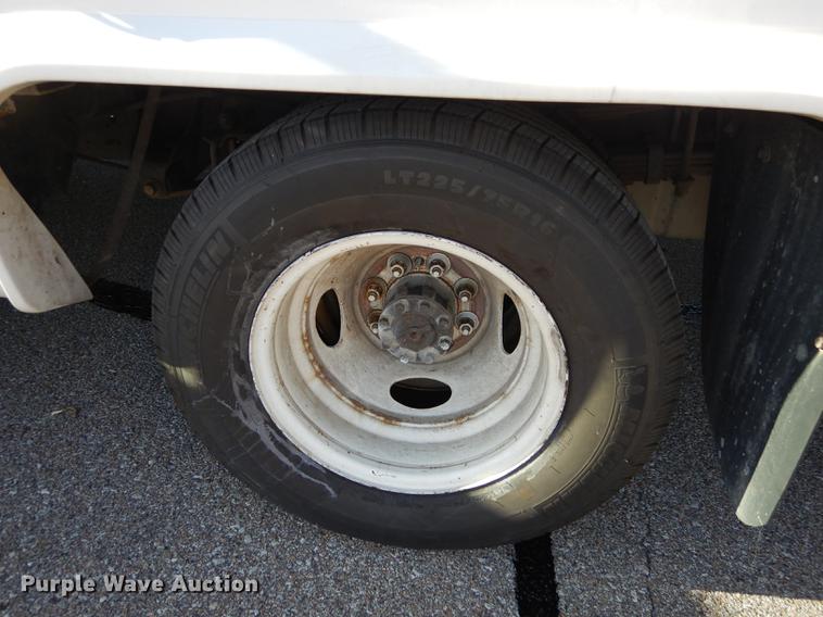 image for item K5848 2009 Ford E350 Super Duty shuttle bus