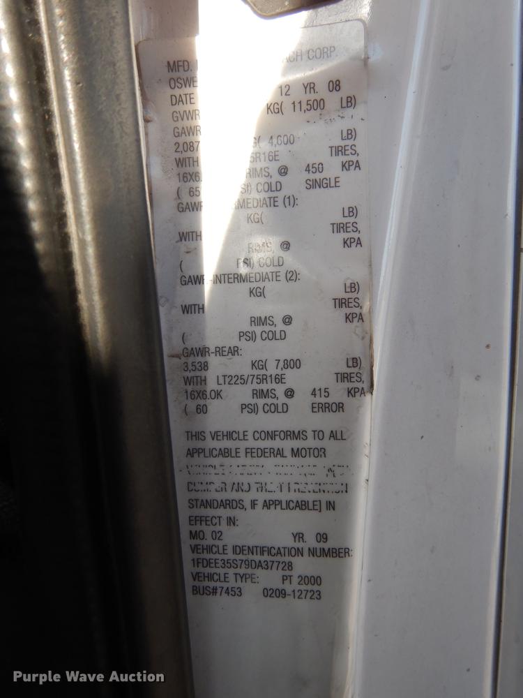 image for item K5848 2009 Ford E350 Super Duty shuttle bus