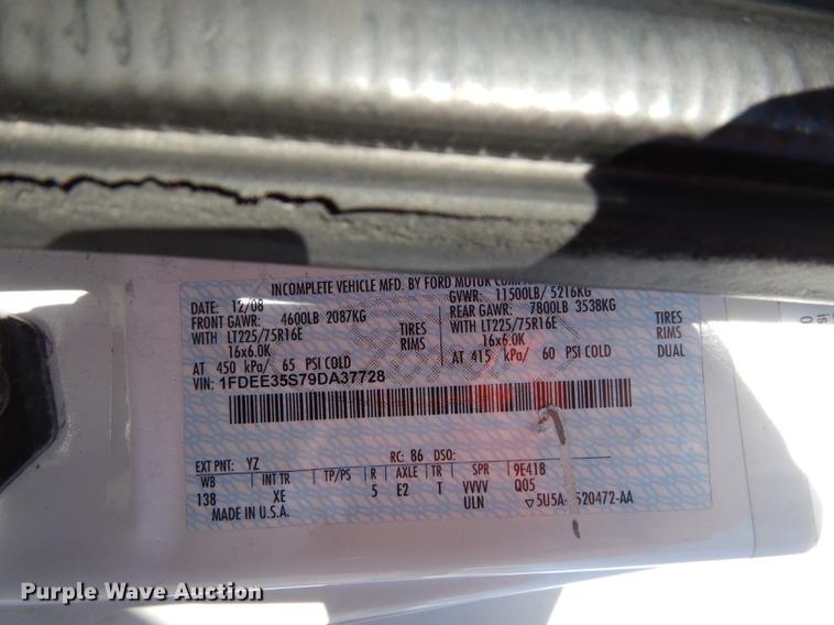 image for item K5848 2009 Ford E350 Super Duty shuttle bus