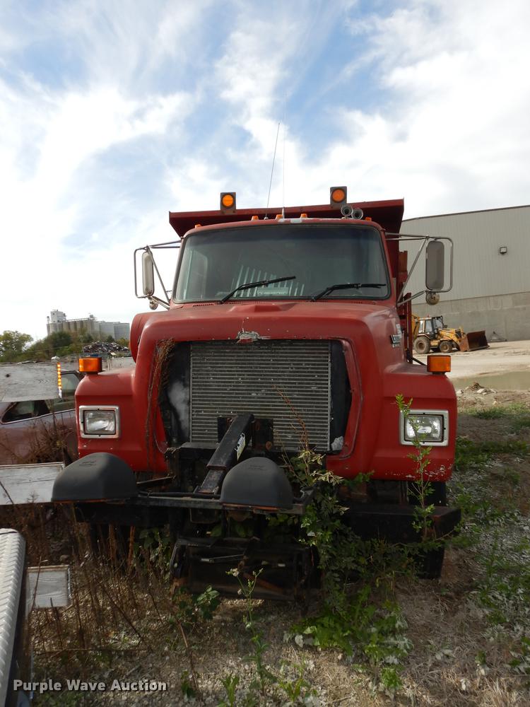image for item K5853 1995 Ford L8000 dump truck