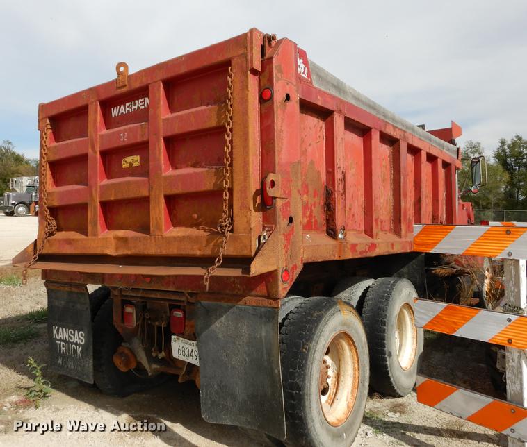 image for item K5853 1995 Ford L8000 dump truck