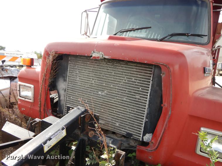 image for item K5853 1995 Ford L8000 dump truck