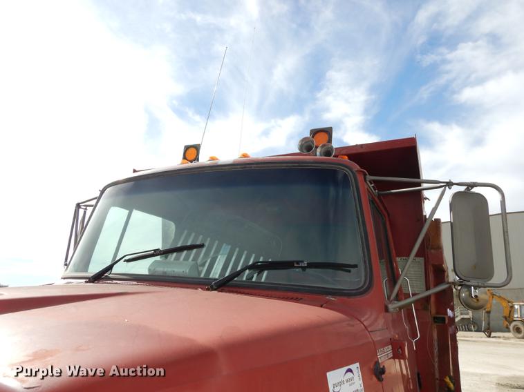 image for item K5853 1995 Ford L8000 dump truck