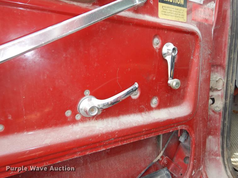 image for item K5853 1995 Ford L8000 dump truck