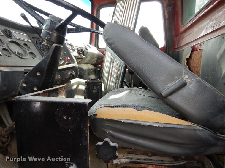 image for item K5853 1995 Ford L8000 dump truck