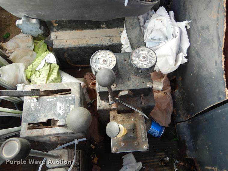 image for item K5853 1995 Ford L8000 dump truck