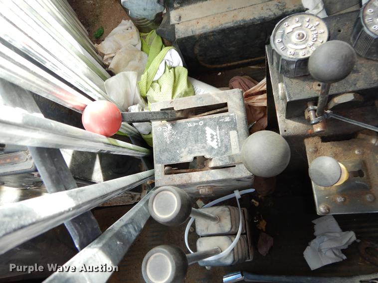 image for item K5853 1995 Ford L8000 dump truck