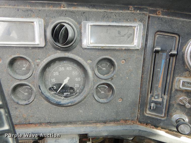 image for item K5853 1995 Ford L8000 dump truck