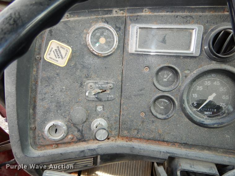 image for item K5853 1995 Ford L8000 dump truck