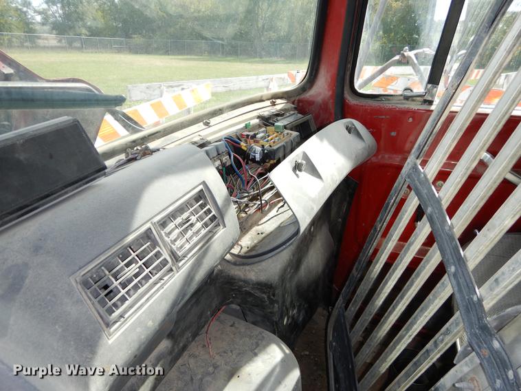 image for item K5853 1995 Ford L8000 dump truck