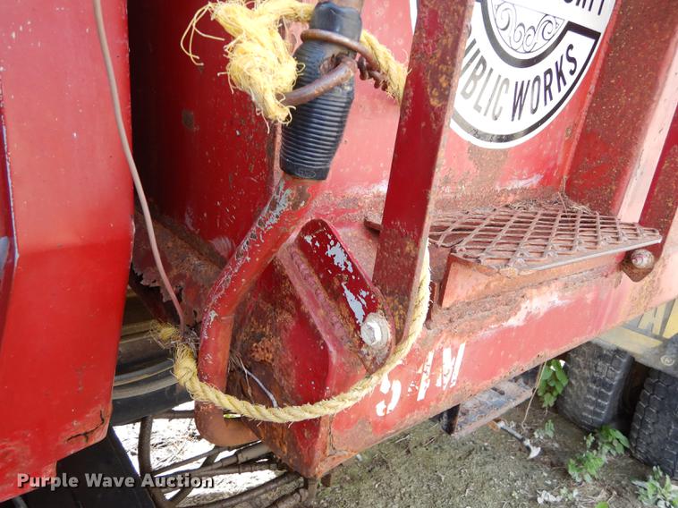 image for item K5853 1995 Ford L8000 dump truck