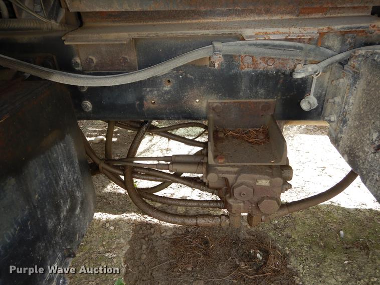 image for item K5853 1995 Ford L8000 dump truck