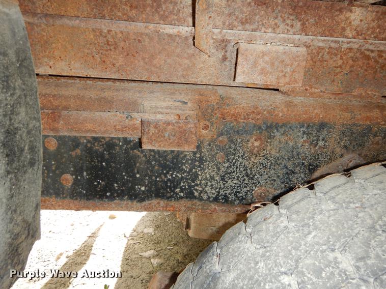 image for item K5853 1995 Ford L8000 dump truck