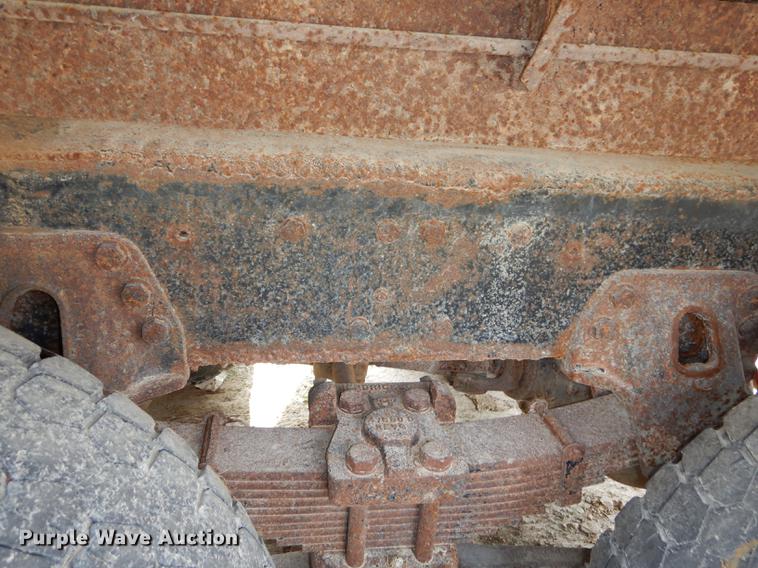 image for item K5853 1995 Ford L8000 dump truck