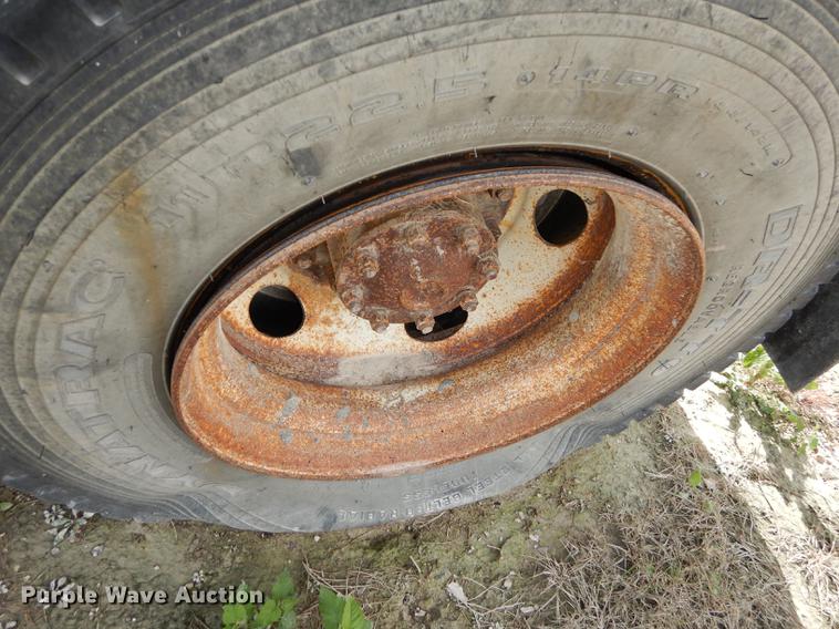 image for item K5853 1995 Ford L8000 dump truck